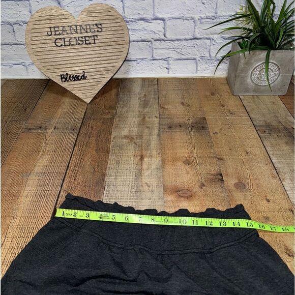 Lululemon Hello Sunday Crop
Heathered Mod Black! EUC size 10 - Picture 10 of 14